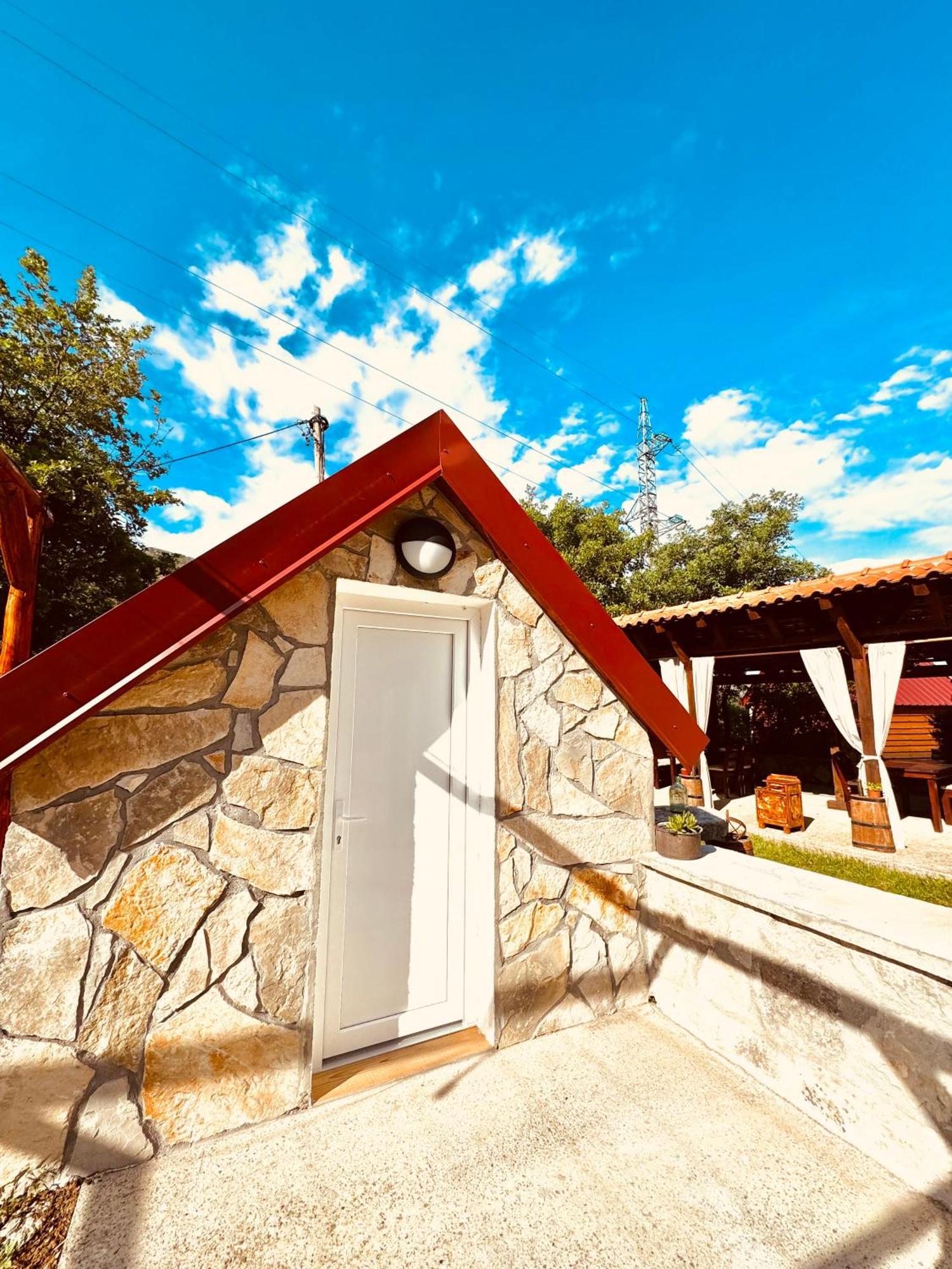 Vikendica,Bungalovi Lipska Pecina Cetinje Exterior photo